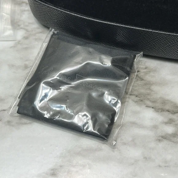 SALVATORE FERRAGOMO BLACK SUNGLASSES NWT - Picture 7 of 16